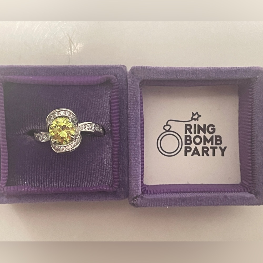Ring Bomb Party RBP Lime Peridot Sz8 NWOT - Picture 3 of 3